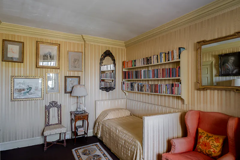 Bedroom at Grade II listed Chiltern Manor, A1651 (photo 44)