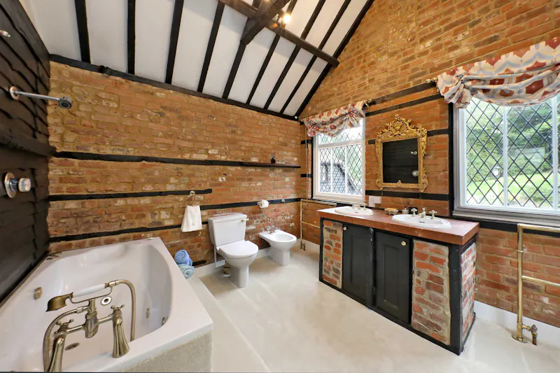 Bathroom at Stunning Georgian old mill, A1680 (photo 7)