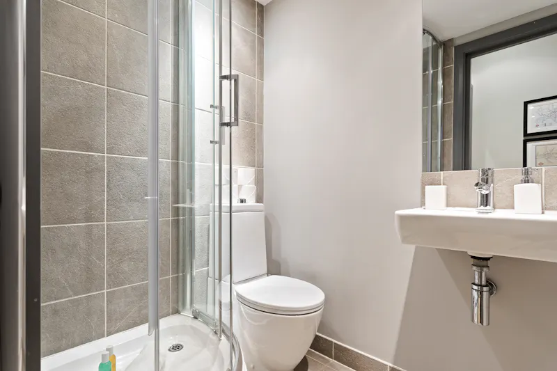 Bathroom at Barons Court Gallery Home, D2384 (photo 19)