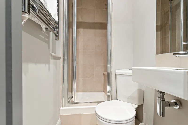 Bathroom at Barons Court Gallery Home, D2384 (photo 13)