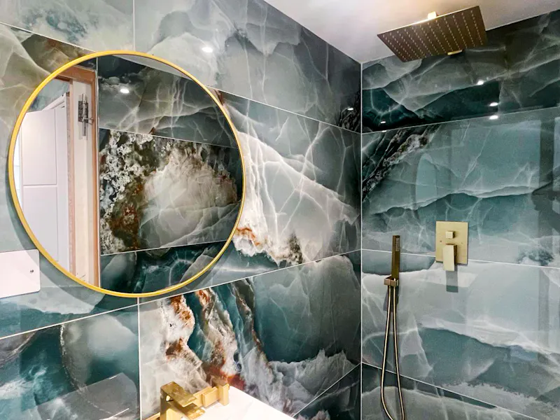 Bathroom at Barons Court Gallery Home, D2384 (photo 41)