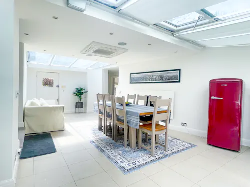 Barons Court Gallery Home, D2384