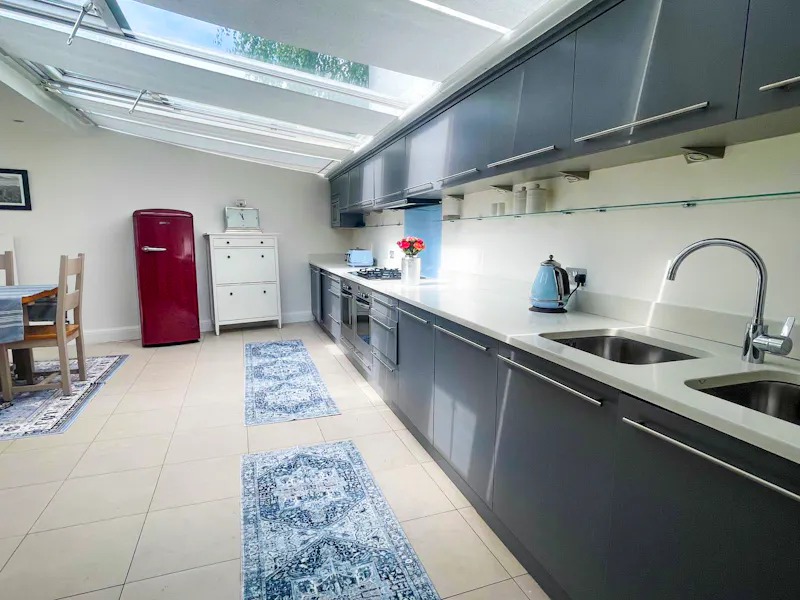 Kitchen at Barons Court Gallery Home, D2384 (photo 5)