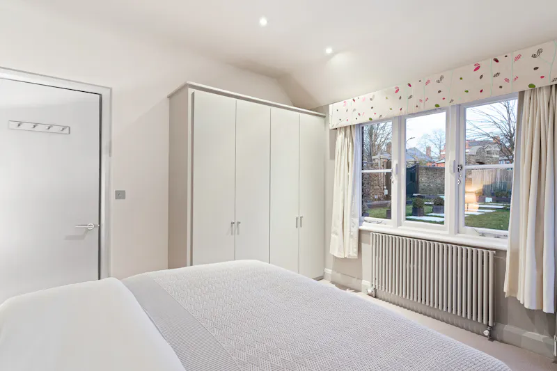 Bedroom at Barons Court Gallery Home, D2384 (photo 18)
