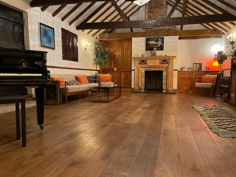Beams at Stunning period Addington Manor, A1656 (photo 33)