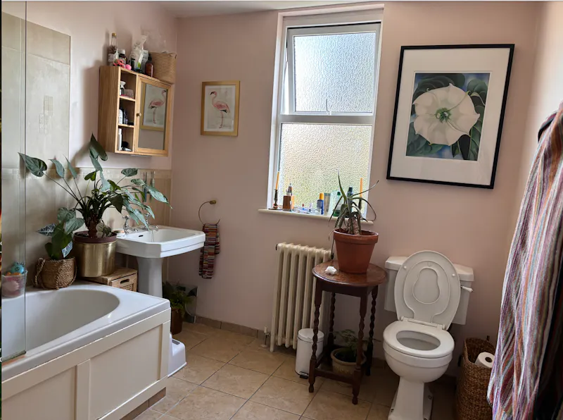 Bathroom at Catford family home, B2085 (photo 9)