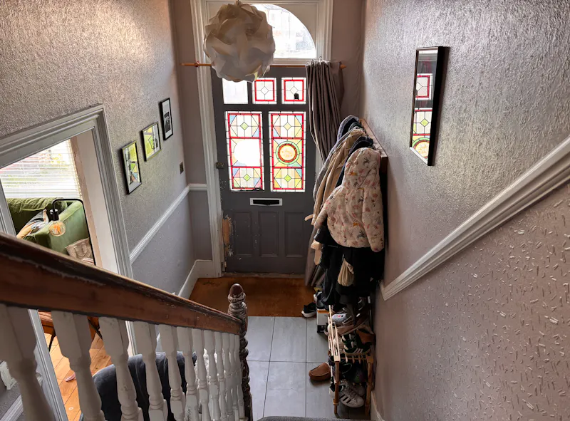 Entrance hall at Catford family home, B2085 (photo 2)