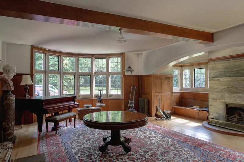 Living Room at Shackleford Voysey manor, E540 (photo 18)