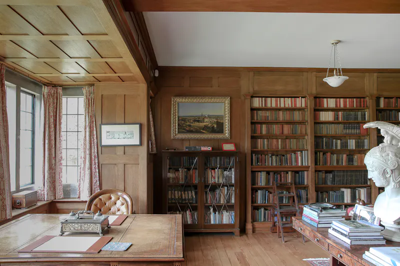 Library at Shackleford Voysey manor, E540 (photo 10)