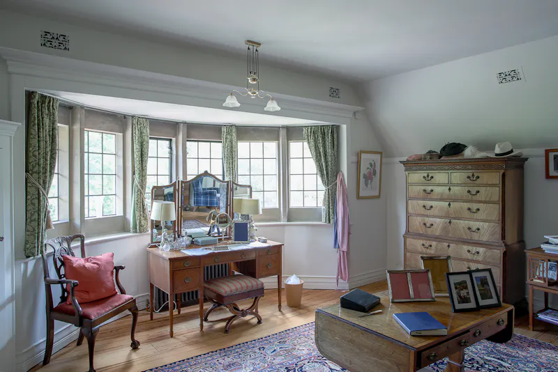 Dressing room at Shackleford Voysey manor, E540 (photo 53)