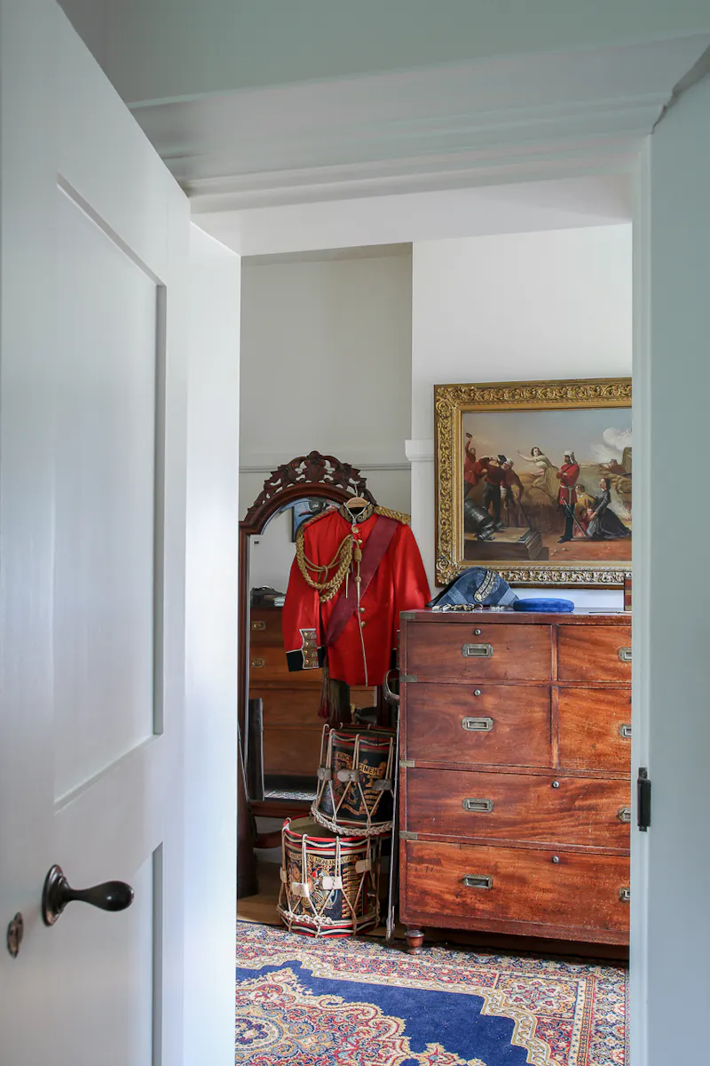 Dressing room at Shackleford Voysey manor, E540 (photo 59)