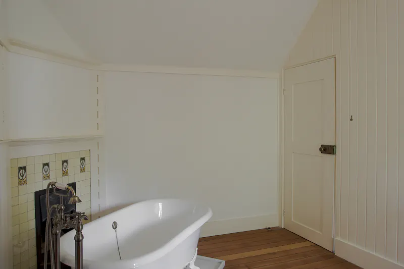 Bathroom at Shackleford Voysey manor, E540 (photo 74)