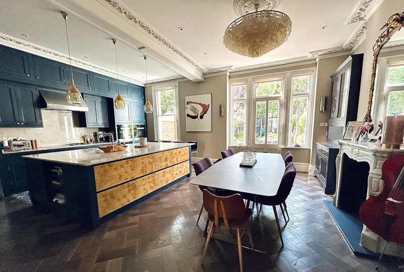 Kitchen at Luxury Chiswick home, B2081 (photo 13)