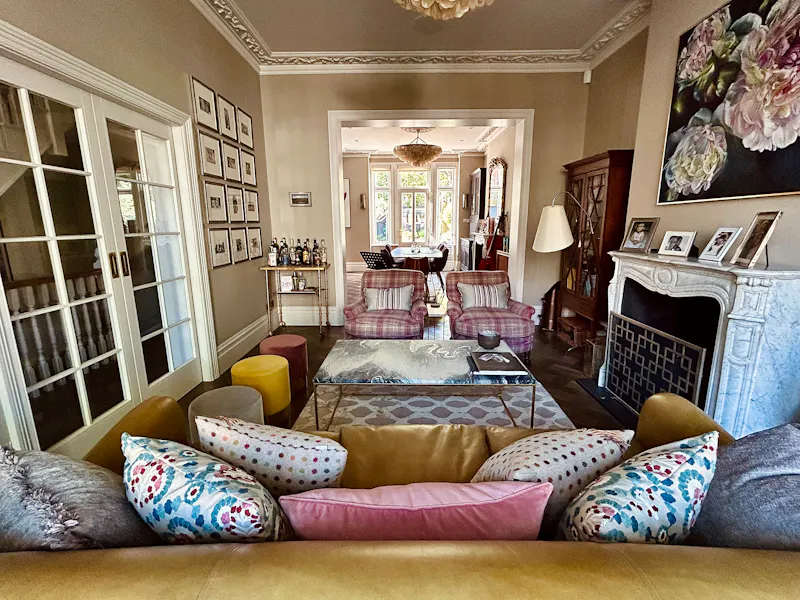 Sitting room at Luxury Chiswick home, B2081 (photo 5)