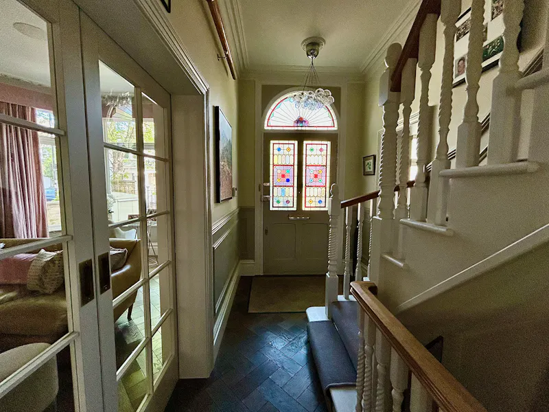 Entrance hall at Luxury Chiswick home, B2081 (photo 2)