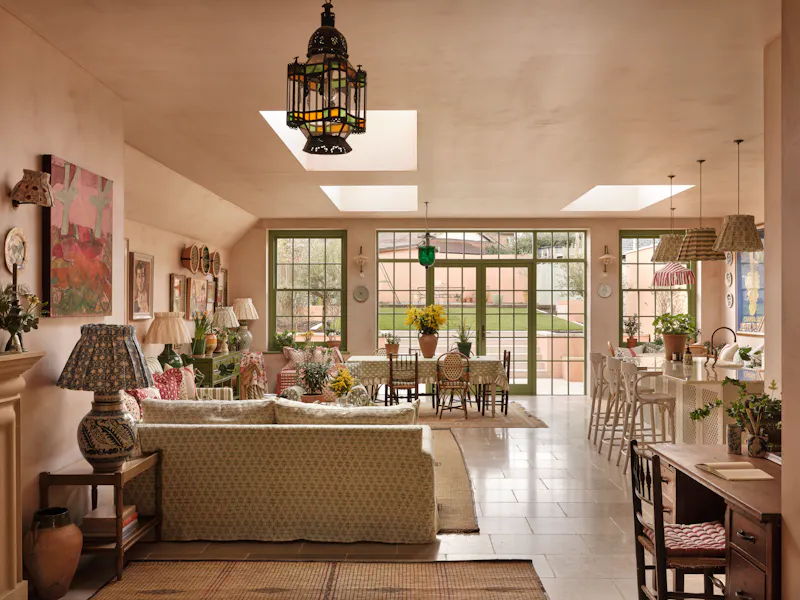 Open plan at Sunny Willesden family home, B2079 (photo 2)