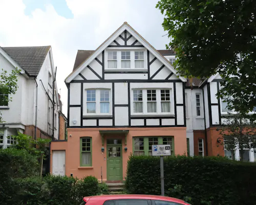 Sunny Willesden family home, B2079