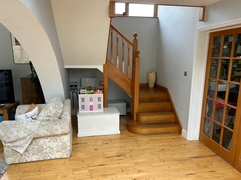 Staircase at 1920s Coach House in Tring , B2083 (photo 28)