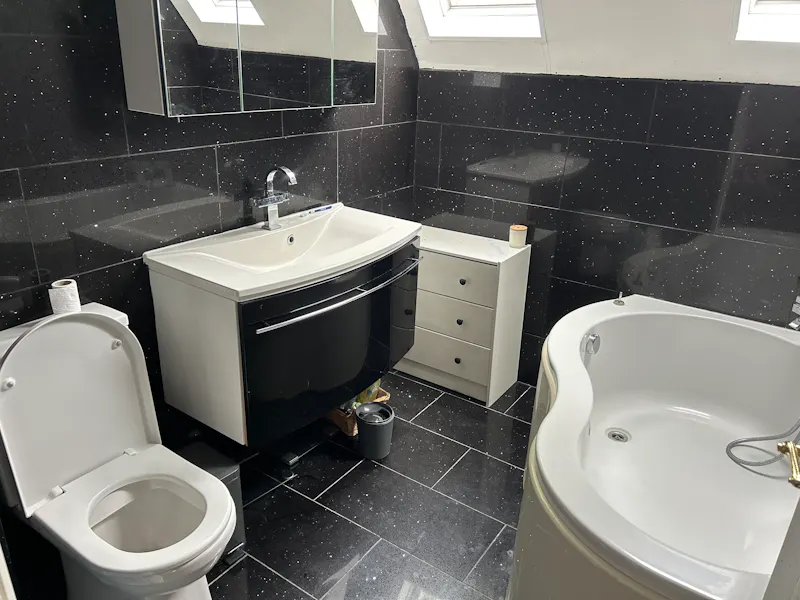 Bathroom at 1920s Coach House in Tring , B2083 (photo 46)