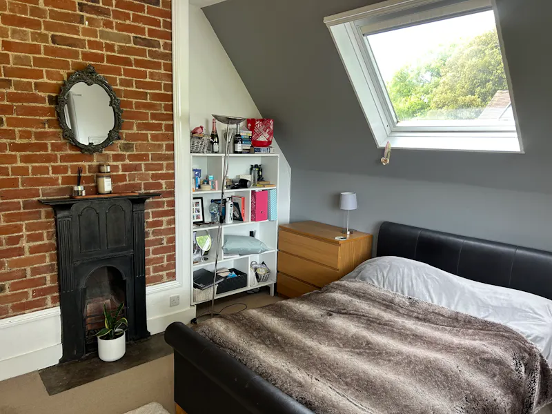 Exposed brick at 1920s Coach House in Tring , B2083 (photo 51)