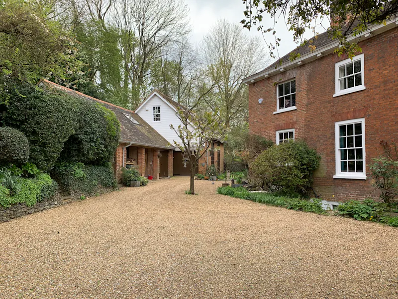 Driveway at South Oxhey Georgian House, L398 (photo 41)