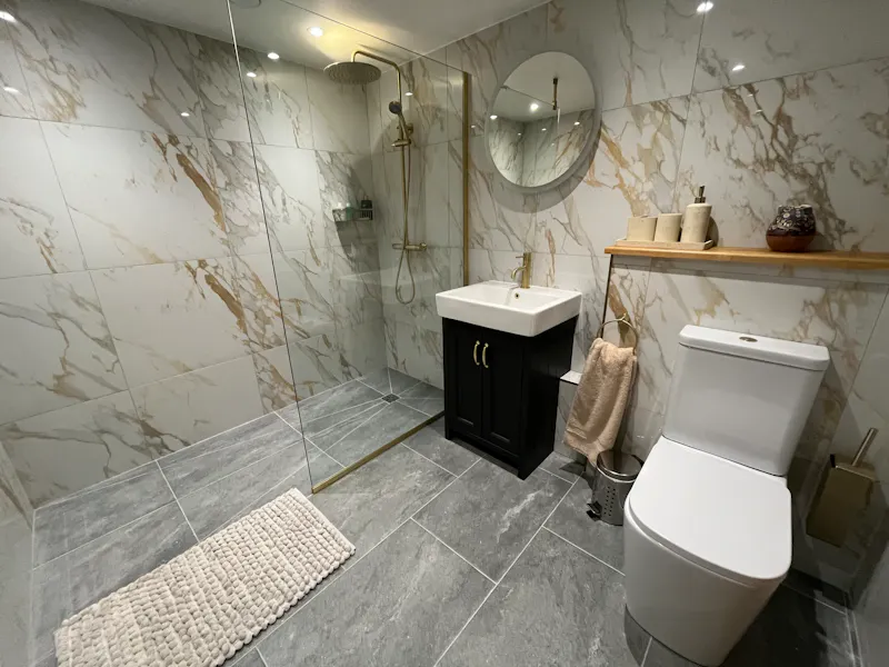 Bathroom at South Oxhey Georgian House, L398 (photo 31)