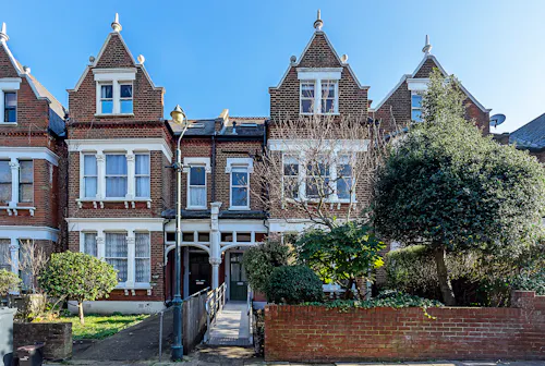 Large Brixton Victorian Terrace, B2082