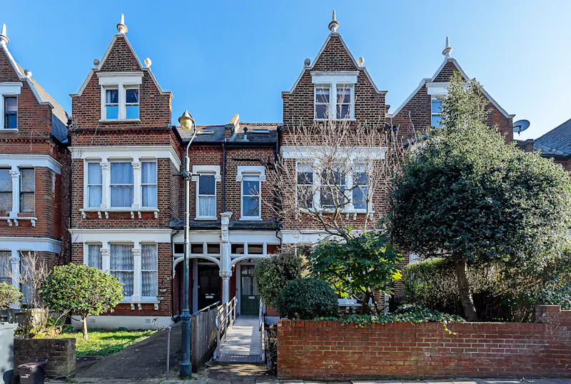 Large Brixton Victorian Terrace, B2082 (photo 1)