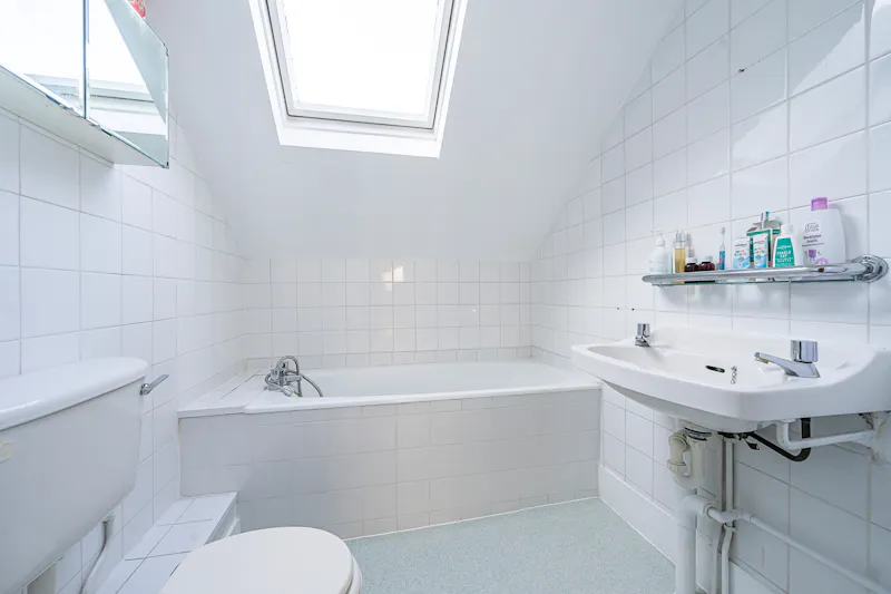 Bath at Large Brixton Victorian Terrace, B2082 (photo 22)