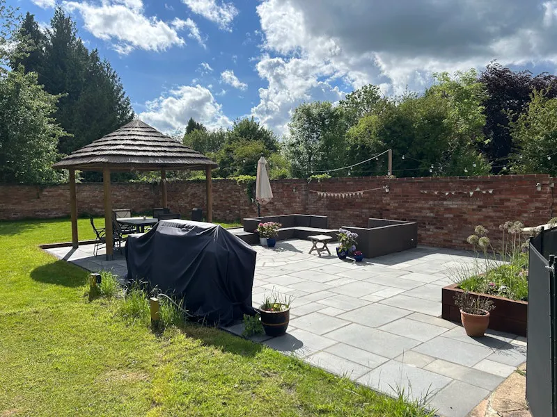 Terrace/Patio at 1920s Coach House in Tring , B2083 (photo 60)