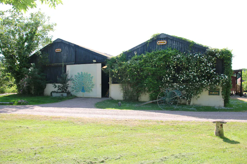 Stable / Outbuildings at Canterbury farm with fairground, A1546 (photo 60)