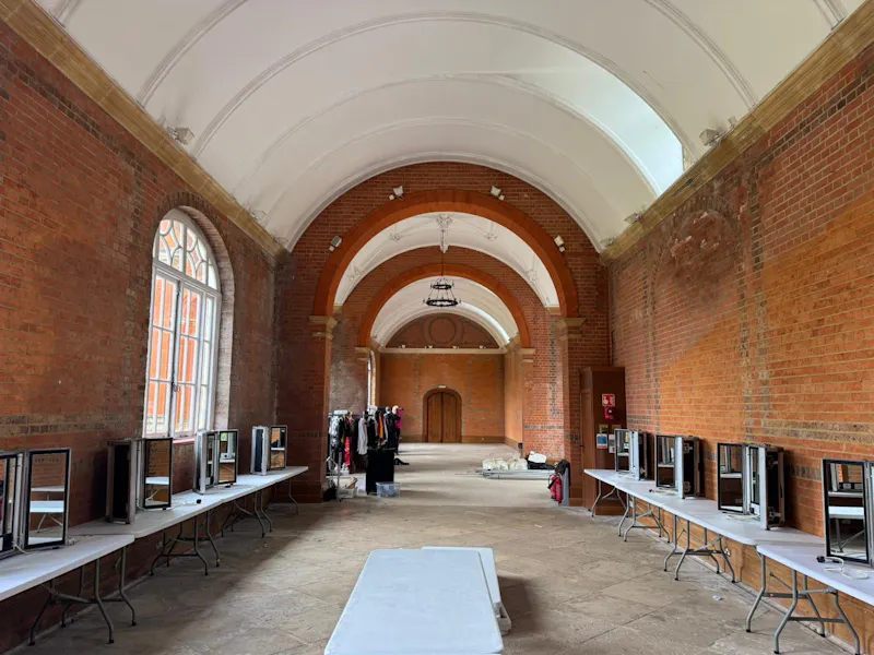 Entrance hall at Country manor in Camberley, B1791 (photo 13)