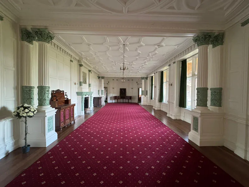 Ballroom at Country manor in Camberley, B1791 (photo 7)