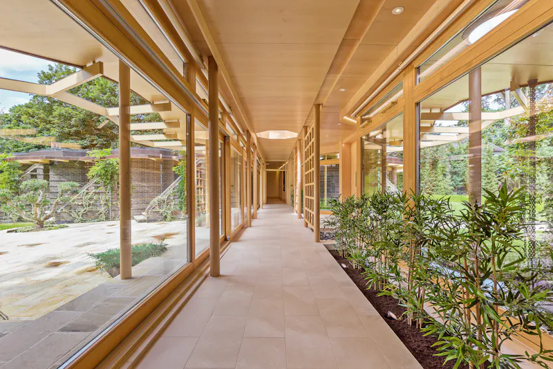 Corridor at Unique St Albans modern house, K511 (photo 5)