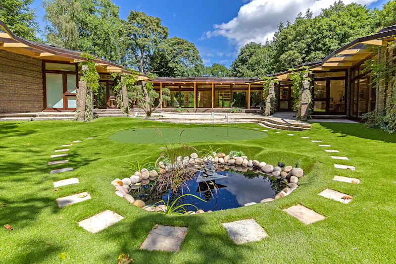 Pond at Unique St Albans modern house, K511 (photo 104)