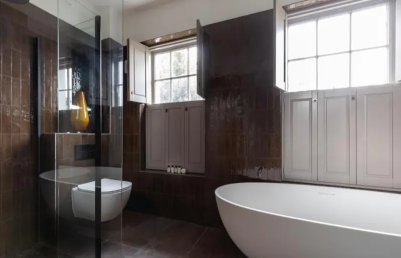 Bath at Elephant & Castle Townhouse, A1671 (photo 13)