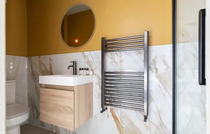 Bathroom at Elephant & Castle Townhouse, A1671 (photo 17)