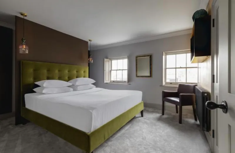 Bedroom at Elephant & Castle Townhouse, A1671 (photo 15)