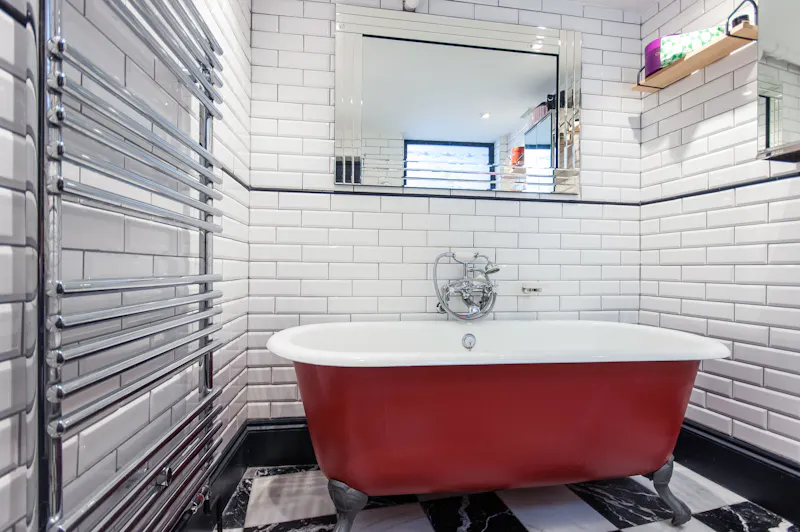 Bathroom at Hampstead garden flat, F1023 (photo 13)