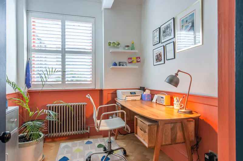 Study at Hampstead garden flat, F1023 (photo 5)
