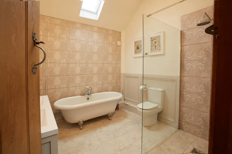 Bath at Country home in Turvey, L765 (photo 19)