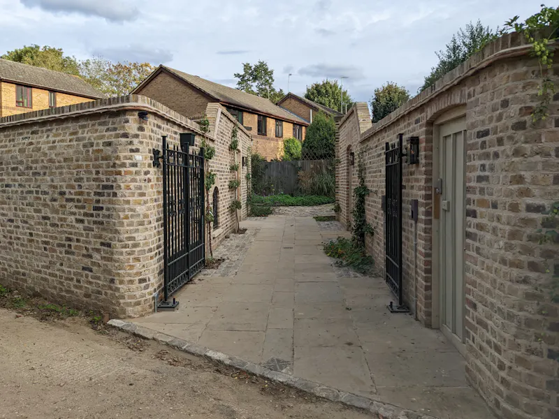 Driveway at Elegant Camberwell townhouse, A1445 (photo 44)
