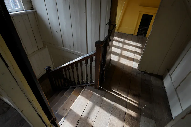 Landing at Spitalfields huguenot townhouse, A596 (photo 27)