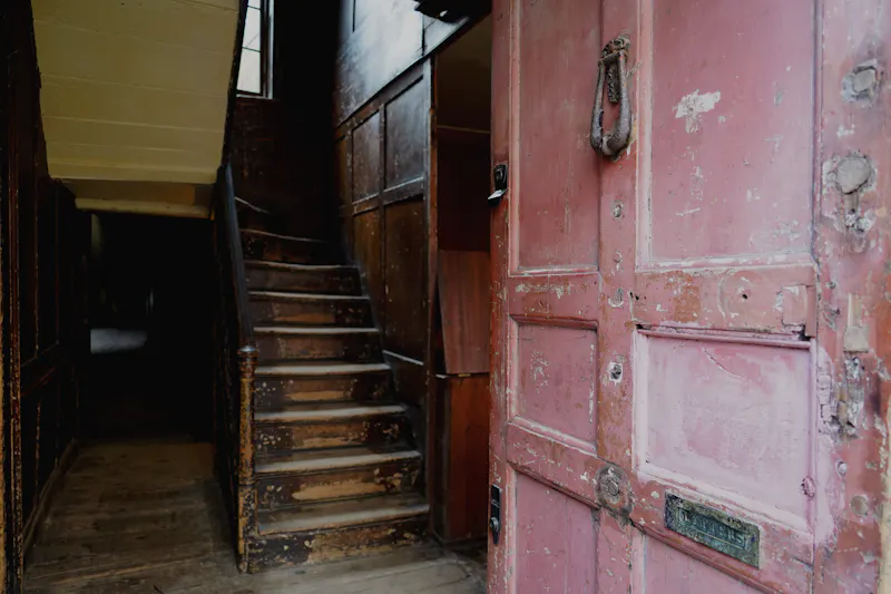 Entrance hall at Spitalfields huguenot townhouse, A596 (photo 2)