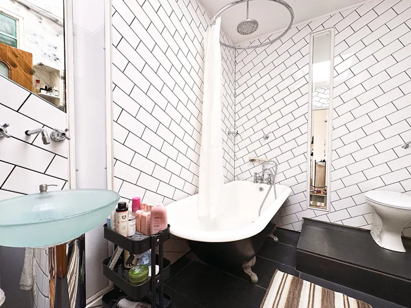 Bath - rolltop at Shoreditch Rooftop Penthouse, F1257 (photo 18)