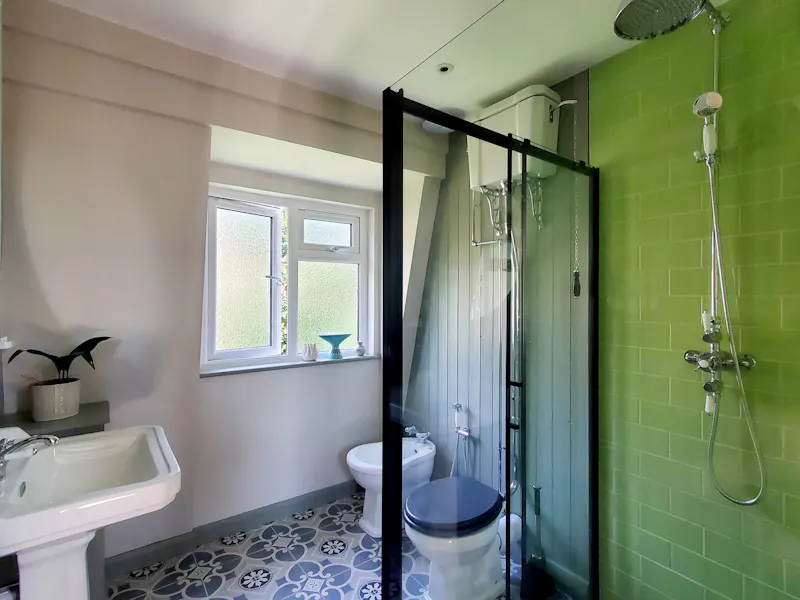 Bathroom at Quaint Crystal Palace home , D2534 (photo 20)