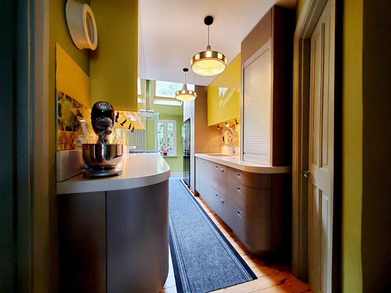 Corridor at Quaint Crystal Palace home , D2534 (photo 9)