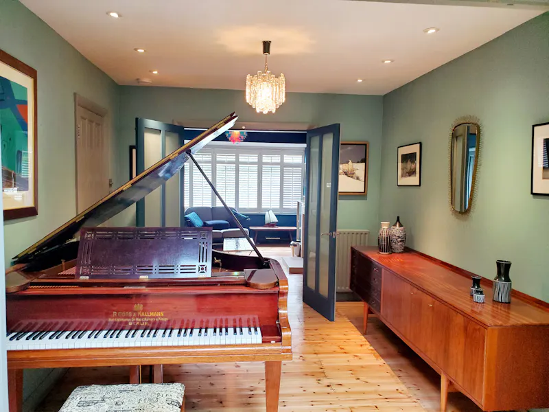 Piano at Quaint Crystal Palace home , D2534 (photo 7)