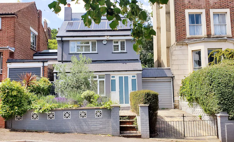 Driveway at Quaint Crystal Palace home , D2534 (photo 1)