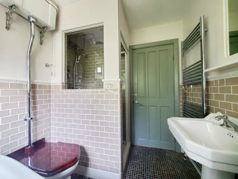 Bathroom at Quaint Crystal Palace home , D2534 (photo 24)